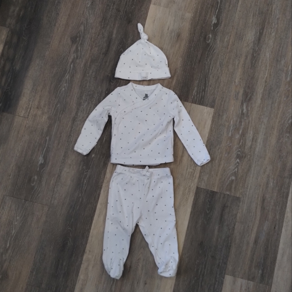 Baby GAP three piece gender neutral outfit - 3-6m